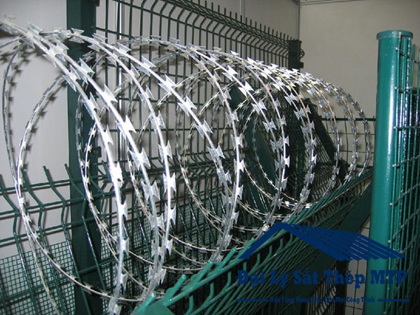 1m dây thép gai hình dao bằng bao nhiêu kg?