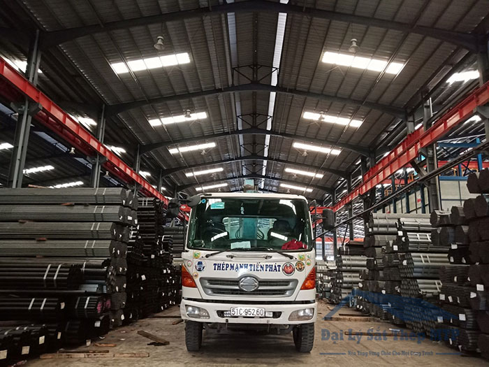 Hình ảnh vận chuyển thép ống ra công trình cho khách hàng ảnh 10