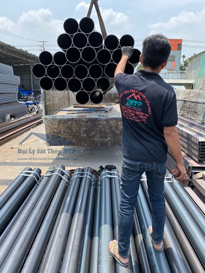 Hình ảnh vận chuyển thép ống ra công trình cho khách hàng ảnh 8
