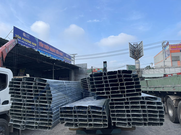 Hình ảnh vận chuyển xà gồ C, xà gồ Z ra công trình cho khách hàng ảnh 5