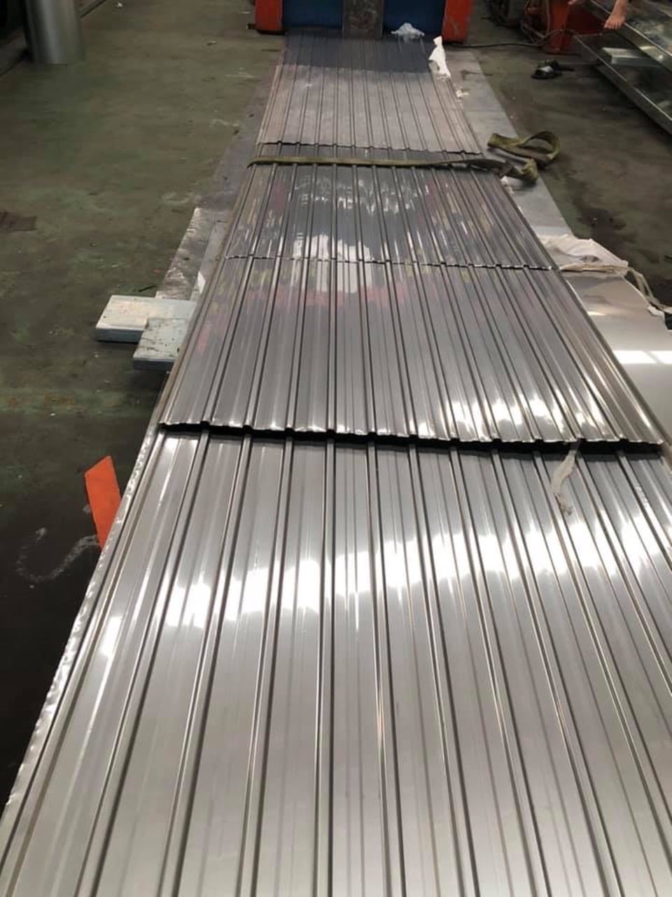 Tôn inox là một loại vật liệu xây dựng được ưa chuộng nhất hiện nay