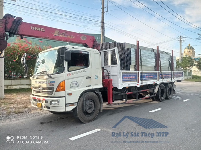 Hình ảnh vận chuyển thép hộp ra công trình cho khách hàng ảnh 4