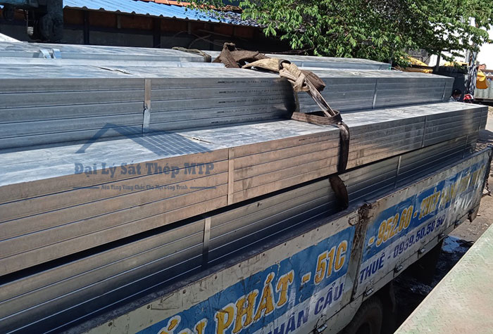 Hình ảnh vận chuyển thép hộp ra công trình cho khách hàng ảnh 8