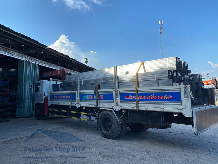 Hình ảnh vận chuyển thép hộp ra công trình cho khách hàng ảnh 10
