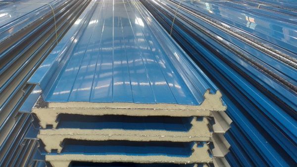 Mức giá tôn cliplock lạnh màu cao hơn so với dòng tôn cliplock kẽm màu