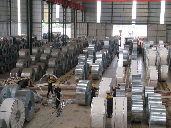Quy trình sản xuất tấm tôn Vinaone luôn được kiểm tra vô cùng nghiêm ngặt