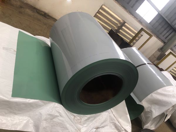 Tôn Sóng Thần thường có hai dạng chính: tôn cuộn và tôn tấm