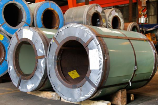 Có rất nhiều khách hàng băn khoăn về giá tôn Sóng Thần hiện nay