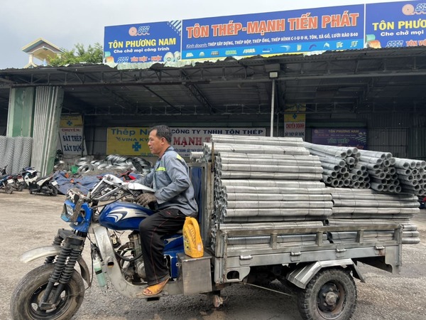 Lưới tô tường thường được đóng gói theo dạng cuộn, đảm bảo dễ dàng vận chuyển, sử dụng và bảo quản