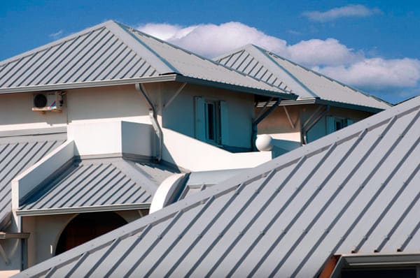 Kết cấu tôn 7 sóng hỗ trợ thoát nước nhanh, không làm đọng nước và gây thấm dột cho hệ thống mái