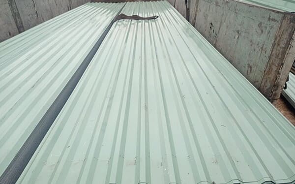 Tôn 11 sóng có rất nhiều ưu điểm vượt trội so với những vật liệu xây dựng truyền thống