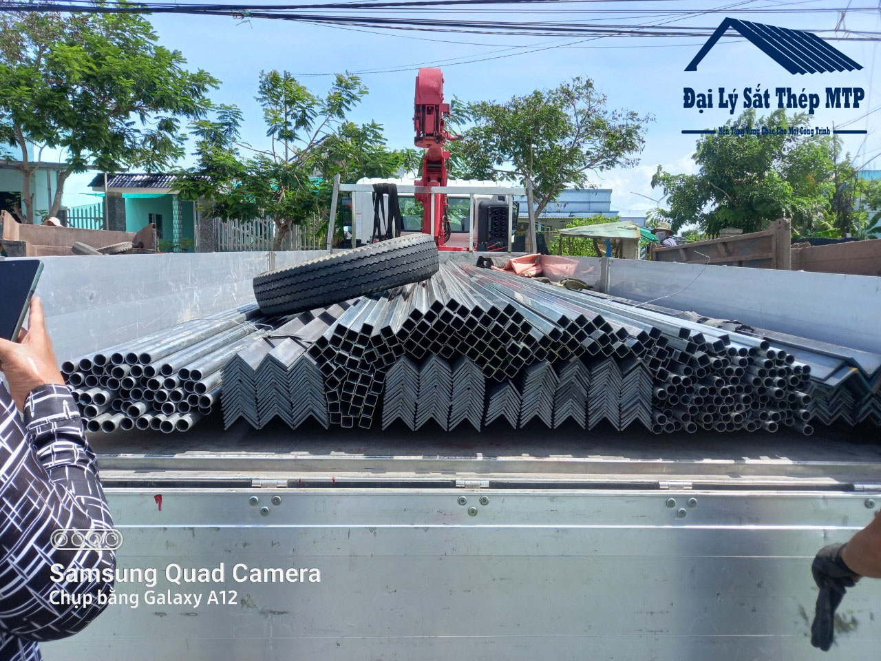 Đại lý Sắt Thép MTP cung cấp Combo 30 Tấn Thép hộp, Thép hình V và thép tròn trơn về Công trình xây dựng nhà tránh bão Bình Đại Bến Tre