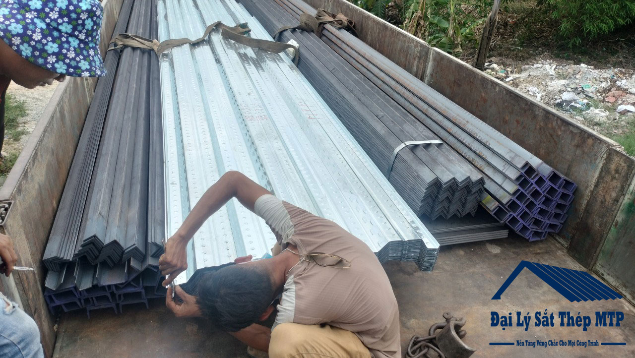 Tôn Sàn Deck – Giải Pháp Hiệu Quả cho Xây Dựng
