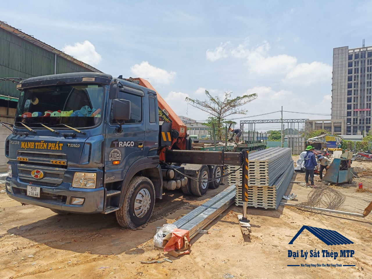 Đại lý Sắt Thép MTP giao 500M Tôn cách nhiệt PU về Công trình của tỉnh Đồng Nai