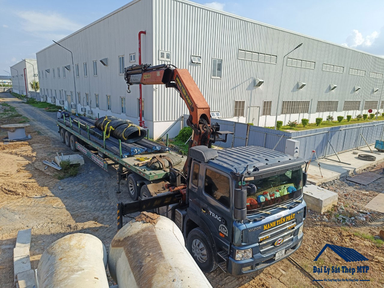 Đại lý Sắt Thép MTP giao 35 tấn sắt thép cho nhà máy dệt nhuộm và may mặc JJL Singapore giai đoạn 2 - Bến Cầu - Tây Ninh.