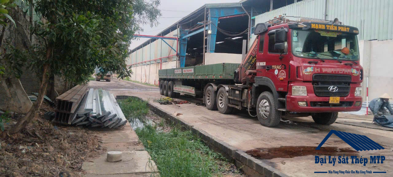 Giao 5000M Tôn Đông Á với 4000 M xà gồ Z về dự án Tây Ninh